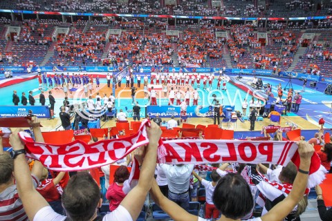  13.07.2016 KRAKOW <br />SIATKOWKA MEZCZYZN LIGA SWIATOWA 2016 TURNIEJ FINALOWY <br />FIVB VOLLEYBALL WORLD LEAGUE FINAL SIX 2016 <br />MECZ POLSKA - FRANCJA ( Poland - France ) <br />N/Z KIBICE REPREZENTACJI POLSKI DOPING HALA WIDOK VIEW TRYBUNY SZALIKI<br /> 