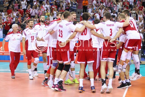 13.07.2016 KRAKOW <br />SIATKOWKA MEZCZYZN LIGA SWIATOWA 2016 TURNIEJ FINALOWY <br />FIVB VOLLEYBALL WORLD LEAGUE FINAL SIX 2016 <br />MECZ POLSKA - FRANCJA ( Poland - France ) <br />N/Z SIATKARZE REPREZENTACJI POLSKI WYGRANA RADOSC EMOCJE <br /> 