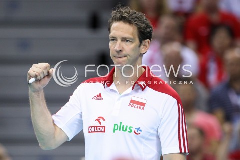  14.07.2016 KRAKOW <br />SIATKOWKA MEZCZYZN LIGA SWIATOWA 2016 TURNIEJ FINALOWY <br />FIVB VOLLEYBALL WORLD LEAGUE FINAL SIX 2016 <br />MECZ POLSKA - SERBIA ( Poland - Serbia ) <br />N/Z STEPHANE ANTIGA - I TRENER ( HEAD COACH ) RADOSC EMOCJE SYLWETKA <br /> 