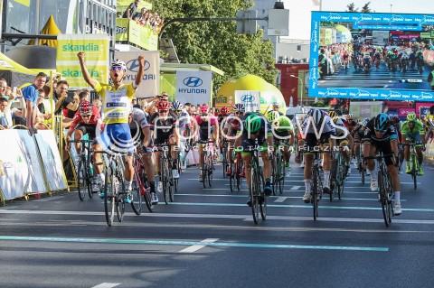  15.07.2016 RZESZOW <br />71. TOUR DE POLOGNE - ETAP IV <br />META W RZESZOWIE <br />N/Z FERNANDO GAVIRIA RADOSC WYGRANA ZWYCIESTWO SYLWETKA RADOSC EMOCJE<br /> 