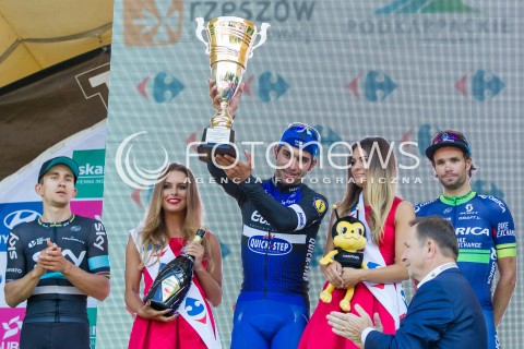  15.07.2016 RZESZOW <br />71. TOUR DE POLOGNE - ETAP IV <br />META W RZESZOWIE <br />N/Z FERNANDO GAVIRIA ( C - I MIEJSCE ) LUKA MEZGEC ( P - II MIEJSCE ) MICHAL KWIATKOWSKI ( L - III MIEJSCE ) PODIUM RADOSC PUCHAR<br /> 