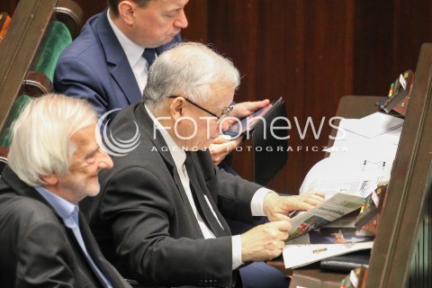  22.07.2016 WARSZAWA SEJM<br />POSIEDZENIE SEJMU RP<br />N/Z JAROSLAW KACZYNSKI CZYTA GAZETE<br /> 