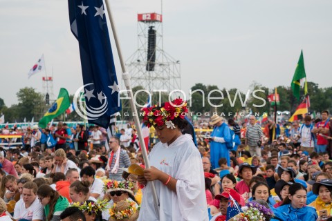  26.07.2016 KRAKOW<br /> UROCZYSTA MSZA INAUGURUJACA SWIATOWE DNI MLODZIEZY W POLSCE<br /> N/Z UCZESTNICY<br />  