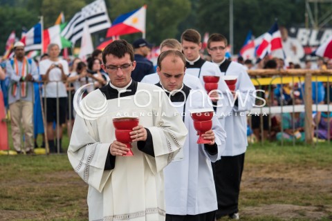  26.07.2016 KRAKOW<br /> UROCZYSTA MSZA INAUGURUJACA SWIATOWE DNI MLODZIEZY W POLSCE<br /> N/Z KSIEZA I ZAKONNICY<br />  