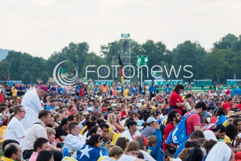  26.07.2016 KRAKOW<br /> UROCZYSTA MSZA INAUGURUJACA SWIATOWE DNI MLODZIEZY W POLSCE<br /> N/Z UCZESTNICY<br />  