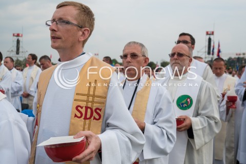  26.07.2016 KRAKOW<br /> UROCZYSTA MSZA INAUGURUJACA SWIATOWE DNI MLODZIEZY W POLSCE<br /> N/Z KSIEZA I ZAKONNICY<br />  