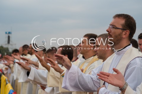  26.07.2016 KRAKOW<br /> UROCZYSTA MSZA INAUGURUJACA SWIATOWE DNI MLODZIEZY W POLSCE<br /> N/Z KSIEZA I ZAKONNICY<br />  