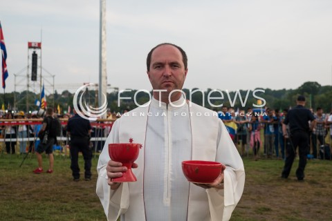  26.07.2016 KRAKOW<br /> UROCZYSTA MSZA INAUGURUJACA SWIATOWE DNI MLODZIEZY W POLSCE<br /> N/Z KSIEZA I ZAKONNICY<br />  