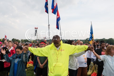  26.07.2016 KRAKOW<br /> UROCZYSTA MSZA INAUGURUJACA SWIATOWE DNI MLODZIEZY W POLSCE<br /> N/Z UCZESTNICY<br />  