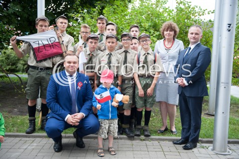  01.08.2016 WARSZAWA DZIELNICA URSYNOW<br />UROCZYSTOSCI GODZINY W<br />N/Z UCZESTNICY HARCERZE BURMISTRZ URSYNOWA ROBERT KEMPA<br /> 