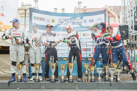  06.08.2016 RZESZOW<br />25. RAJD RZESZOWSKI<br />META I DEKORACJA ZAWODNIKOW<br />N/Z XAVIER PANSERI BRYAN BOUFFIER JAROSLAW BARAN KAJETAN KAJETANOWICZ ROBERT HUNDLA GRZEGORZ GRZYB<br /> 