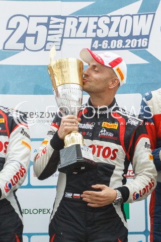  06.08.2016 RZESZOW<br />25. RAJD RZESZOWSKI<br />META I DEKORACJA ZAWODNIKOW<br />N/Z KAJETAN KAJETANOWICZ<br /> 
