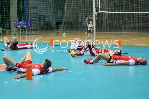  09.08.2016 RZESZOW<br />PIERWSZY W SEZONIE TRENING SIATKARZY ASSECO RESOVII RZESZOW<br />N/Z SIATKARZE TRENING ROZGRZEWKA ROZCIAGANIE <br /> 