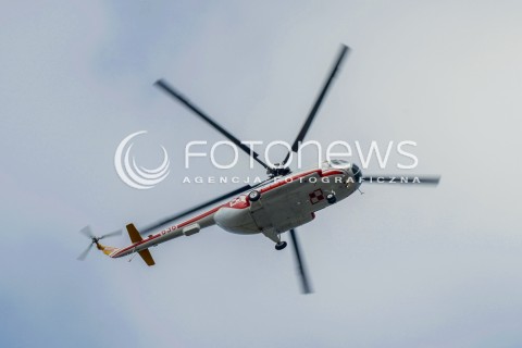  13.08.2016 WARSZAWA<br />PROBNY PRZELOT SAMOLOTOW PRZED SWIETEM WOJSKA POLSKIEGO<br />UROCZYSTOSCI PANSTWOWE<br />N/Z RZADOWY SMIGLOWIEC HELIKOPTER MIL MI-8 <br /> 