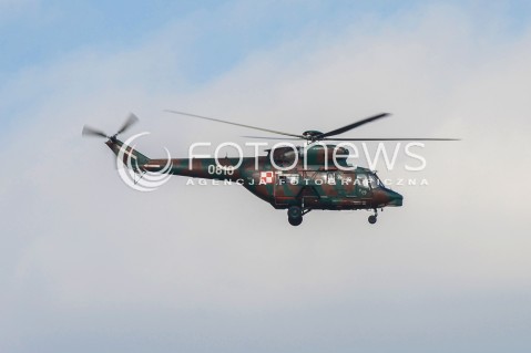  13.08.2016 WARSZAWA<br />PROBNY PRZELOT SAMOLOTOW PRZED SWIETEM WOJSKA POLSKIEGO<br />UROCZYSTOSCI PANSTWOWE<br />N/Z HELIKOPTER SMIGLOWIEC PZL W-3 SOKOL SILY POWIETRZNE RP<br /> 