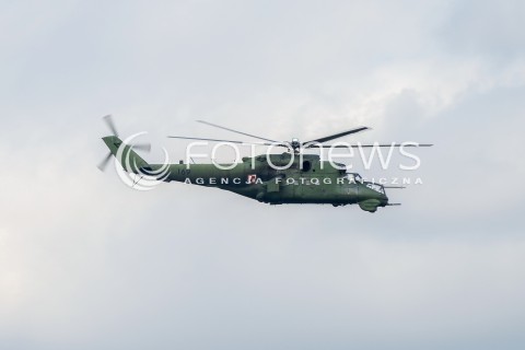  13.08.2016 WARSZAWA<br />PROBNY PRZELOT SAMOLOTOW PRZED SWIETEM WOJSKA POLSKIEGO<br />UROCZYSTOSCI PANSTWOWE<br />N/Z RZADOWY SMIGLOWIEC HELIKOPTER MIL MI-24 SILY POWIETRZNE RP<br /> 