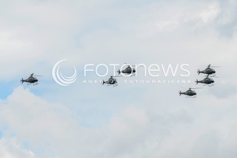  15.08.2016 WARSZAWA<br />OBCHODY SWIETA WOJSKA POLSKIEGO<br />UROCZYSTOSCI PANSTWOWE<br />N/Z HELIKOPTER SMIGLOWIEC SZKOLNY PZL SW-4 PUSZCZYK SILY POWIETRZNE RP<br /> 