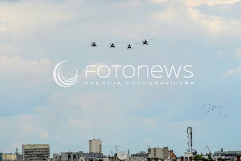  15.08.2016 WARSZAWA<br />OBCHODY SWIETA WOJSKA POLSKIEGO<br />UROCZYSTOSCI PANSTWOWE<br />N/Z RZADOWY SMIGLOWIEC HELIKOPTER MIL MI-8 SILY POWIETRZNE RP<br /> 