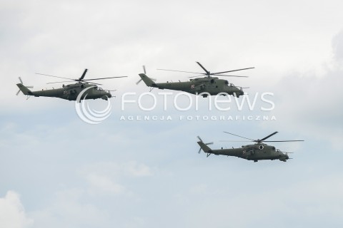  15.08.2016 WARSZAWA<br />OBCHODY SWIETA WOJSKA POLSKIEGO<br />UROCZYSTOSCI PANSTWOWE<br />N/Z RZADOWY SMIGLOWIEC HELIKOPTER MIL MI-24 SILY POWIETRZNE RP<br /> 