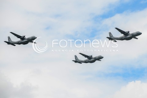  15.08.2016 WARSZAWA<br />OBCHODY SWIETA WOJSKA POLSKIEGO<br />UROCZYSTOSCI PANSTWOWE<br />N/Z SAMOLOT TRANSPORTOWY CASA C-295 SILY POWIETRZNE RP<br /> 