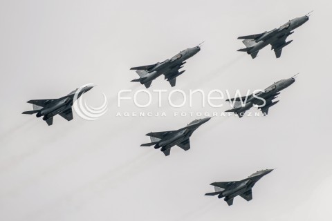  15.08.2016 WARSZAWA<br />OBCHODY SWIETA WOJSKA POLSKIEGO<br />UROCZYSTOSCI PANSTWOWE<br />N/Z SAMOLOTY ODRZUTOWE BOJOWE SILY POWIETRZNE RP F-16 FIGHTING FALCON , MIG-29 , SUKHOI SU-22<br /> 