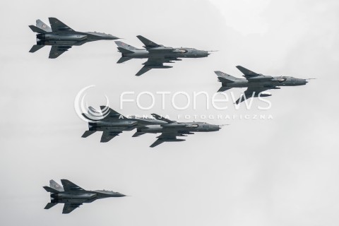  15.08.2016 WARSZAWA<br />OBCHODY SWIETA WOJSKA POLSKIEGO<br />UROCZYSTOSCI PANSTWOWE<br />N/Z SAMOLOTY ODRZUTOWE BOJOWE SILY POWIETRZNE RP F-16 FIGHTING FALCON , MIG-29 , SUKHOI SU-22<br /> 