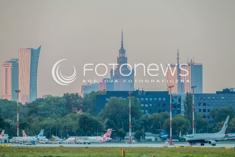  28.07.2016 WARSZAWA OKECIE<br />
LOTNISKO IM. FRYDERYKA CHOPINA<br />
N/Z SAMOLOTY NA LOTNISKU OKECIE PANORAMA WARSZAWY MIASTA<br />
 