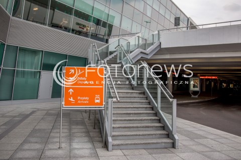  28.07.2016 WARSZAWA OKECIE<br />
LOTNISKO IM. FRYDERYKA CHOPINA<br />
N/Z TABLICA INFORMACYJNA PRZYLOTY ODLOTY<br />
 