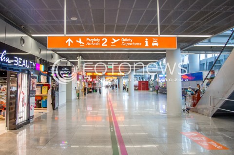  28.07.2016 WARSZAWA OKECIE<br />
LOTNISKO IM. FRYDERYKA CHOPINA<br />
N/Z KORYTAZ DO HALI PRZYLOTOW SKLEPY <br />
 