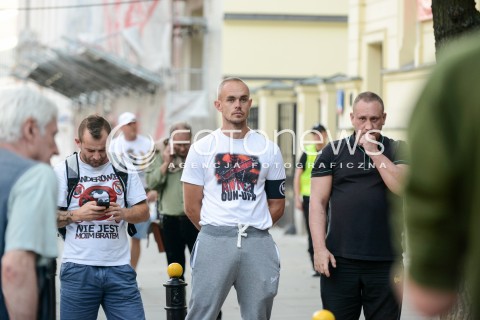  24.08.2016 WARSZAWA<br />MANIFESTACJA POD AMBASADA UKRAINY<br />N/Z MANIFESTANCI<br /> 