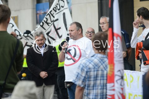 24.08.2016 WARSZAWA<br />MANIFESTACJA POD AMBASADA UKRAINY<br />N/Z MANIFESTANCI<br /> 