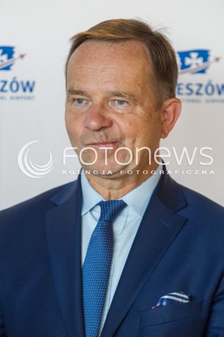  02.09.2016 LOTNISKO RZESZOW JASIONKA <br />INAUGURACYJNY LOT Z RZESZOWA DO BERLINA LINII LOTNICZYCH RYANAIR<br />N/Z WLADYSLAW ORTYL - MARSZALEK WOJEWODZTWA PODKARPACKIEGO<br /> 