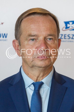  02.09.2016 LOTNISKO RZESZOW JASIONKA <br />INAUGURACYJNY LOT Z RZESZOWA DO BERLINA LINII LOTNICZYCH RYANAIR<br />N/Z WLADYSLAW ORTYL - MARSZALEK WOJEWODZTWA PODKARPACKIEGO<br /> 