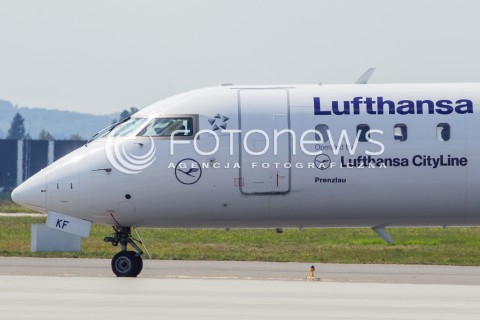  02.09.2016 LOTNISKO RZESZOW JASIONKA <br />INAUGURACYJNY LOT Z RZESZOWA DO BERLINA LINII LOTNICZYCH RYANAIR<br />N/Z SAMOLOT CANADAIR CRJ-900 LINIA LOTNICZA LUFTHANSA ( REJESTRACJA D-ACKF ) <br /> 
