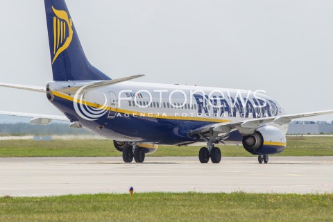  02.09.2016 LOTNISKO RZESZOW JASIONKA <br />INAUGURACYJNY LOT Z RZESZOWA DO BERLINA LINII LOTNICZYCH RYANAIR<br />N/Z SAMOLOT BOEING 737-800 LINII RYANAIR ( REJESTRACJA EI-EVS ) <br /> 