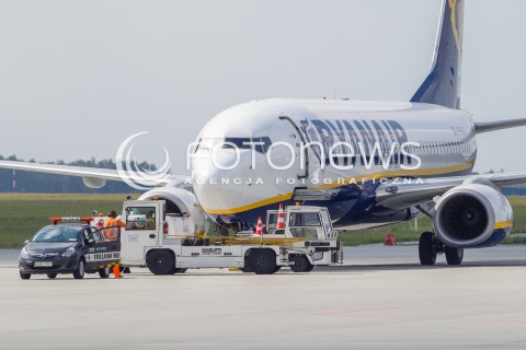  02.09.2016 LOTNISKO RZESZOW JASIONKA <br />INAUGURACYJNY LOT Z RZESZOWA DO BERLINA LINII LOTNICZYCH RYANAIR<br />N/Z SAMOLOT BOEING 737-800 LINII RYANAIR ( REJESTRACJA EI-EVS ) <br /> 