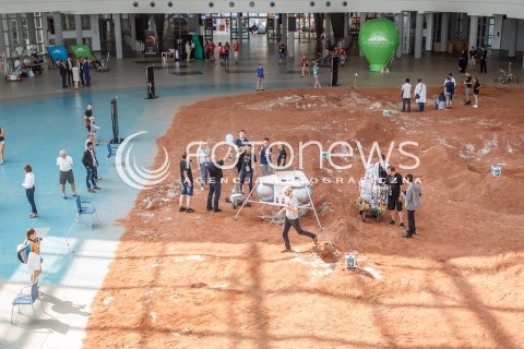  12.09.2016 JASIONKA K. RZESZOWA <br />EUROPEJSKI KONGRES ROBOTYCZNY I EUROPEJSKIE ZAWODY LAZIKOW MARSJANSKICH W CENTRUM WYSTAWIENNICZO KONGRESOWYM W JASIONCE KOLO RZESZOWA<br />EUROPEAN ROVER CHALLENGE ERC 2016<br />N/Z SPECJALNIE PRZYGOTOWAANY TOR DLA LAZIKOW MARSJANSKICH<br /> 