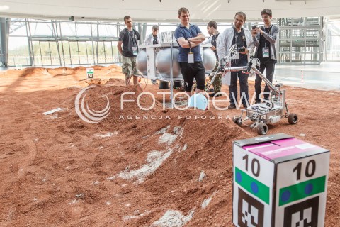  12.09.2016 JASIONKA K. RZESZOWA <br />EUROPEJSKI KONGRES ROBOTYCZNY I EUROPEJSKIE ZAWODY LAZIKOW MARSJANSKICH W CENTRUM WYSTAWIENNICZO KONGRESOWYM W JASIONCE KOLO RZESZOWA<br />EUROPEAN ROVER CHALLENGE ERC 2016<br />N/Z LAZIK MASJANSKI ORION - POLITECHNIKA LUBELSKA<br /> 