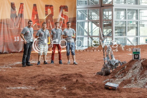  12.09.2016 JASIONKA K. RZESZOWA <br />EUROPEJSKI KONGRES ROBOTYCZNY I EUROPEJSKIE ZAWODY LAZIKOW MARSJANSKICH W CENTRUM WYSTAWIENNICZO KONGRESOWYM W JASIONCE KOLO RZESZOWA<br />EUROPEAN ROVER CHALLENGE ERC 2016<br />N/Z LAZIK MASJANSKI INFINITY - POLITECHNIKA CZESTOCHOWSKA<br /> 