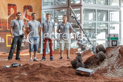  12.09.2016 JASIONKA K. RZESZOWA <br />EUROPEJSKI KONGRES ROBOTYCZNY I EUROPEJSKIE ZAWODY LAZIKOW MARSJANSKICH W CENTRUM WYSTAWIENNICZO KONGRESOWYM W JASIONCE KOLO RZESZOWA<br />EUROPEAN ROVER CHALLENGE ERC 2016<br />N/Z LAZIK MASJANSKI INFINITY - POLITECHNIKA CZESTOCHOWSKA<br /> 