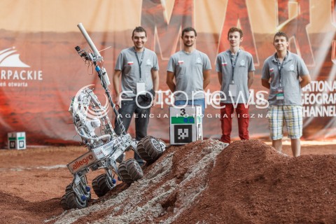  12.09.2016 JASIONKA K. RZESZOWA <br />EUROPEJSKI KONGRES ROBOTYCZNY I EUROPEJSKIE ZAWODY LAZIKOW MARSJANSKICH W CENTRUM WYSTAWIENNICZO KONGRESOWYM W JASIONCE KOLO RZESZOWA<br />EUROPEAN ROVER CHALLENGE ERC 2016<br />N/Z LAZIK MASJANSKI INFINITY - POLITECHNIKA CZESTOCHOWSKA<br /> 