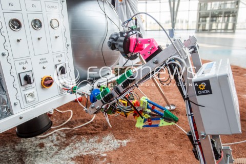  12.09.2016 JASIONKA K. RZESZOWA <br />EUROPEJSKI KONGRES ROBOTYCZNY I EUROPEJSKIE ZAWODY LAZIKOW MARSJANSKICH W CENTRUM WYSTAWIENNICZO KONGRESOWYM W JASIONCE KOLO RZESZOWA<br />EUROPEAN ROVER CHALLENGE ERC 2016<br />N/Z LAZIK MASJANSKI ORION - POLITECHNIKA LUBELSKA<br /> 