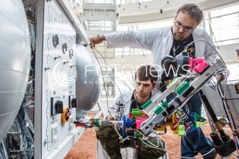  12.09.2016 JASIONKA K. RZESZOWA <br />EUROPEJSKI KONGRES ROBOTYCZNY I EUROPEJSKIE ZAWODY LAZIKOW MARSJANSKICH W CENTRUM WYSTAWIENNICZO KONGRESOWYM W JASIONCE KOLO RZESZOWA<br />EUROPEAN ROVER CHALLENGE ERC 2016<br />N/Z LAZIK MASJANSKI ORION - POLITECHNIKA LUBELSKA<br /> 