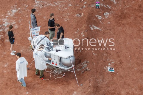  12.09.2016 JASIONKA K. RZESZOWA <br />EUROPEJSKI KONGRES ROBOTYCZNY I EUROPEJSKIE ZAWODY LAZIKOW MARSJANSKICH W CENTRUM WYSTAWIENNICZO KONGRESOWYM W JASIONCE KOLO RZESZOWA<br />EUROPEAN ROVER CHALLENGE ERC 2016<br />N/Z LAZIK MARSJANSKI NA SPECJALNIE PRZYGOTOWANYM TORZE<br /> 