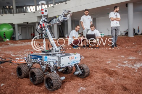  12.09.2016 JASIONKA K. RZESZOWA <br />EUROPEJSKI KONGRES ROBOTYCZNY I EUROPEJSKIE ZAWODY LAZIKOW MARSJANSKICH W CENTRUM WYSTAWIENNICZO KONGRESOWYM W JASIONCE KOLO RZESZOWA<br />EUROPEAN ROVER CHALLENGE ERC 2016<br />N/Z LAZIK IMPULS - POLITECHNIKA SWIETOKRZYSKA<br /> 