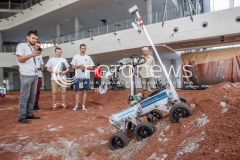  12.09.2016 JASIONKA K. RZESZOWA <br />EUROPEJSKI KONGRES ROBOTYCZNY I EUROPEJSKIE ZAWODY LAZIKOW MARSJANSKICH W CENTRUM WYSTAWIENNICZO KONGRESOWYM W JASIONCE KOLO RZESZOWA<br />EUROPEAN ROVER CHALLENGE ERC 2016<br />N/Z LAZIK IMPULS - POLITECHNIKA SWIETOKRZYSKA<br /> 
