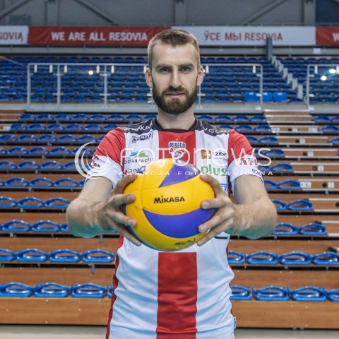  20.09.2016 RZESZOW <br />SESJA ZDJECIOWA SIATKARZY ASSECO RESOVIA<br />SEZON 2016/2017<br />N/Z MARCIN MOZDZONEK <br /> 