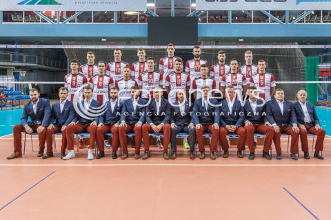  20.09.2016 RZESZOW <br />SESJA ZDJECIOWA SIATKARZY ASSECO RESOVIA<br />SEZON 2016/2017<br />N/Z <br />SIEDZA OD LEWEJ: MACIEJ PAJAK , JACEK RUSIN , MATEUSZ PRZYSTAS , LUKASZ FILIPECKI , JAROSLAW GUTOWSKI , ANDRZEJ KOWAL , BARTOSZ GORSKI , MARCIN OGONOWSKI , DR KAMIL WODKA , PIOTR KARLIK, SERGIUSZ RUSZEL , WOJCIECH GROSZEK<br />STOJA W PIERWSZYM RZEDZIE: THIBAULT ROSSARD , MARKO IVOVIC , DAMIAN WOJTASZEK , JOCHEN SCHOPS , FABIAN DRZYZGA , MATEUSZ MASLOWSKI , FREDERIC WINTERS LUKAS TICHACEK <br />STOJA W DRUGIM RZEDZIE: JOHN GORDON PERRIN , GAVIN SCHMITT , PIOTR NOWAKOWSKI , BARTLOMIEJ LEMANSKI , MARCIN MOZDZONEK , DAWID DRYJA , DOMINIK DEPOWSKI <br /> 