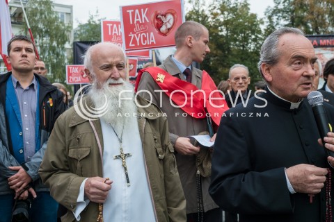  22.09.2016 WARSZAWA <br />MANIFESTACJE POD SEJMEM PODCZAS CZYTANIA NOWELIZACJI USTAWY O ABORCJI<br /> PROTEST TAK DLA ZYCIA ZWOLENNIKOW ZAOSTRZANIA PRAWA ABORCYJNEGO<br />N/Z UCZESTNICY<br /> 
