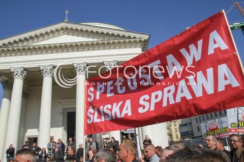  22.09.2016 WARSZAWA<br />PROTEST MIESZKANCOW STOP DLA LINII 400KV<br />N/Z MIESZKANCY PROTESTUJACY PRZECIWKO BUDOWIE LINII WYSOKIEGO NAPIECIA NAD DOMAMI<br /> 